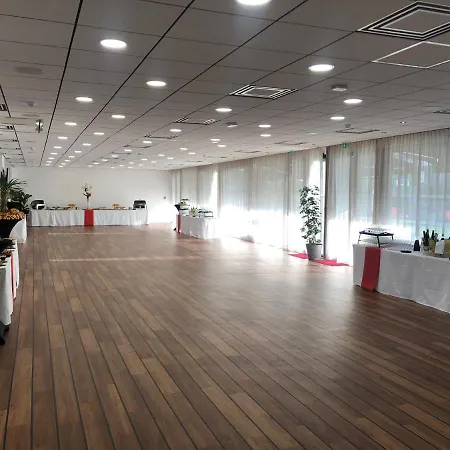 Forest Hill Velizy ホテル 4*