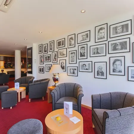 Forest Hill Velizy 4* Meudon
