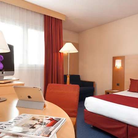 Forest Hill Velizy 4*