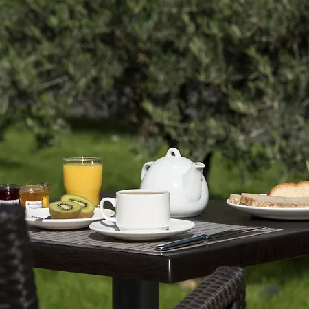 Forest Hill Velizy Hotel