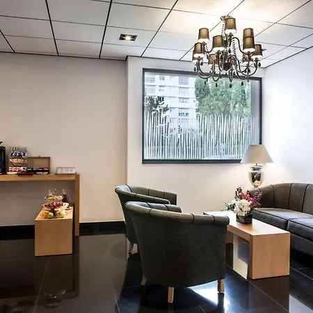 Отель Forest Hill Velizy