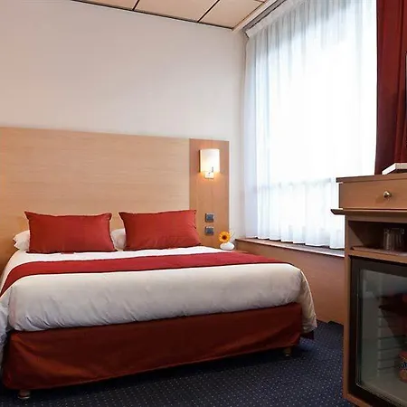 Hotel Forest Hill Velizy 4*
