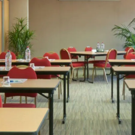 Hotel Forest Hill Velizy 4*