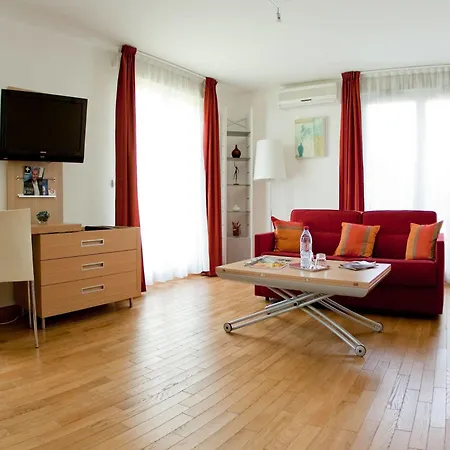 Hotel Forest Hill Velizy 4*