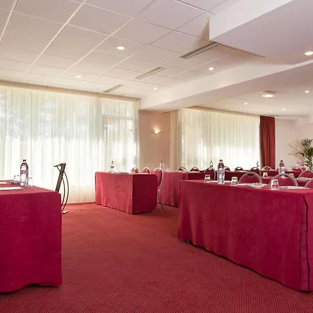 Forest Hill Velizy 4*