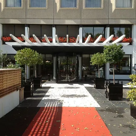 Forest Hill Velizy Отель