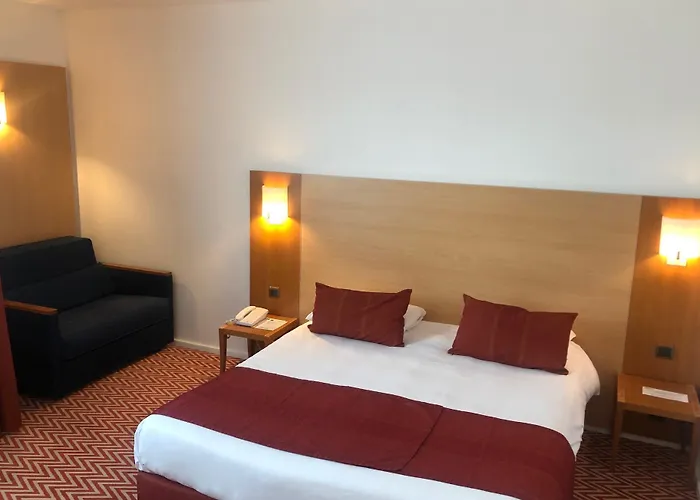 Hotel Forest Hill Velizy 4*