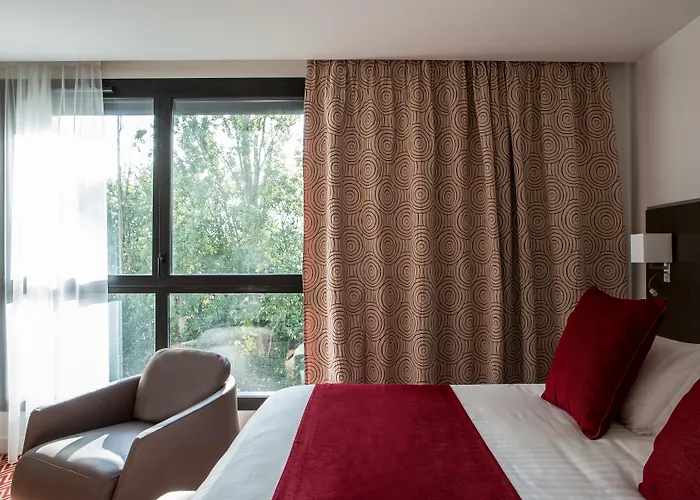 Forest Hill Velizy 4* Meudon