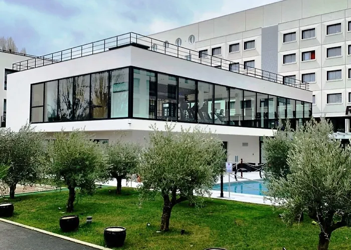 Forest Hill Velizy 4*